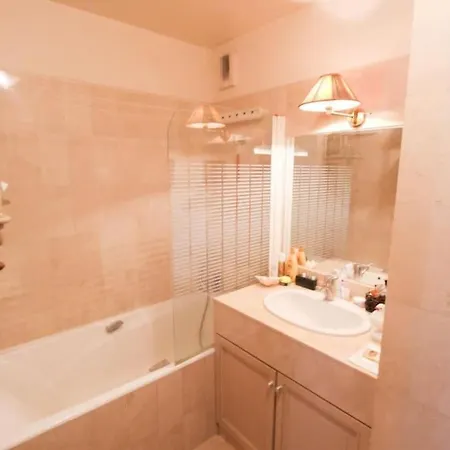 Апартаменты Le Billancourt Comfortable, Spacious And Well-equipped *